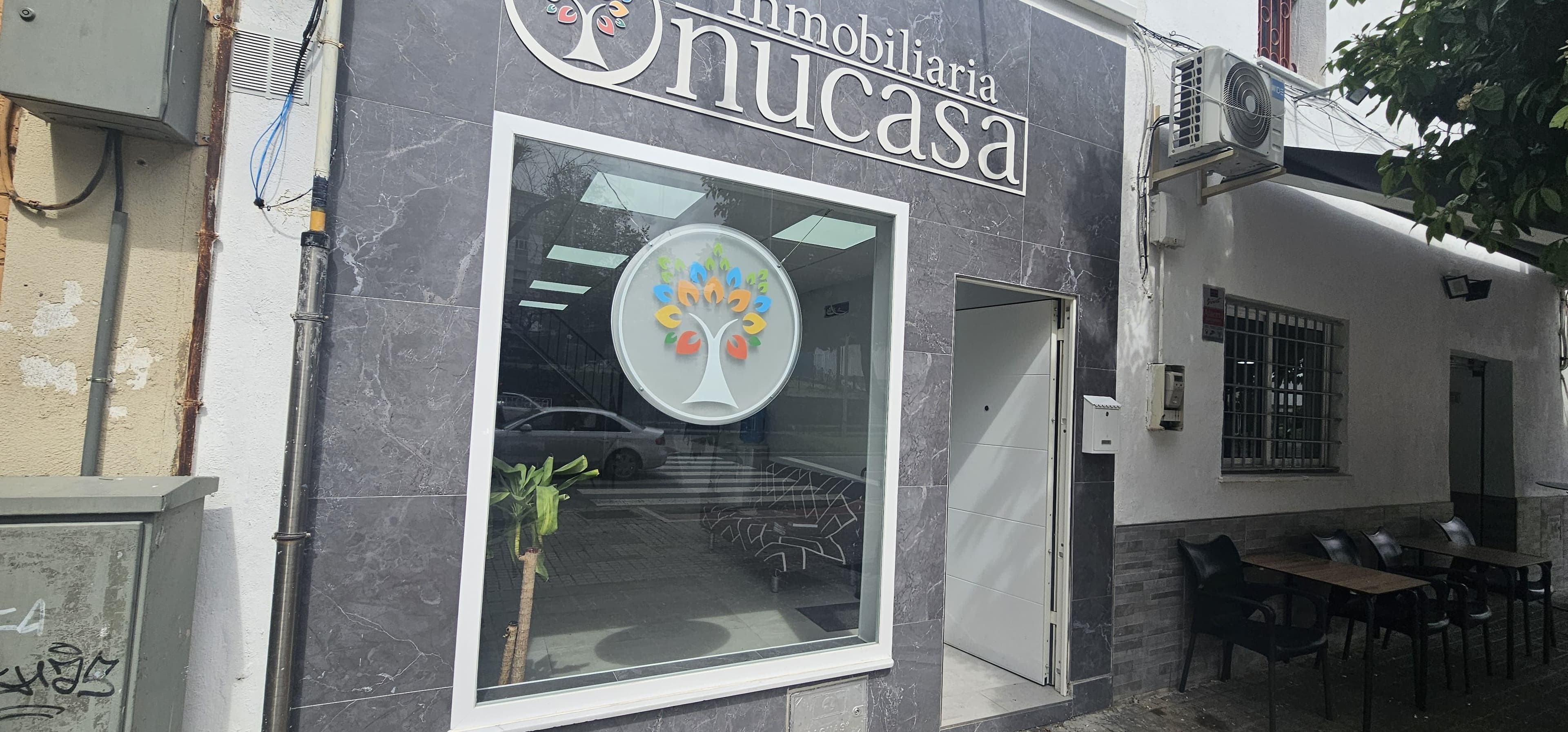 Fachada de la oficina Onucasa en Avenida Santa Marta Huelva